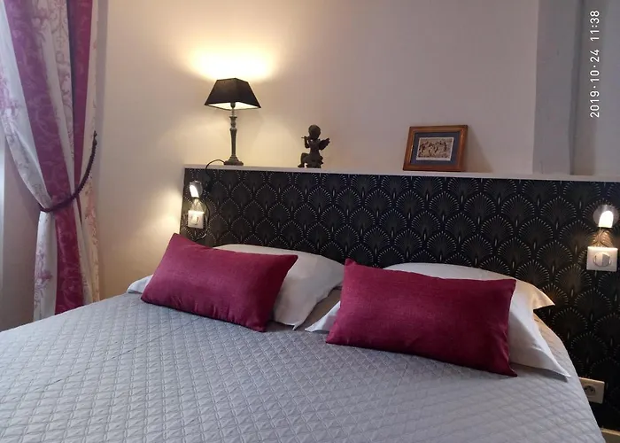 Petite Maison Romantique Au Calme, Coeur Historique Plantagenet, Vue Ville