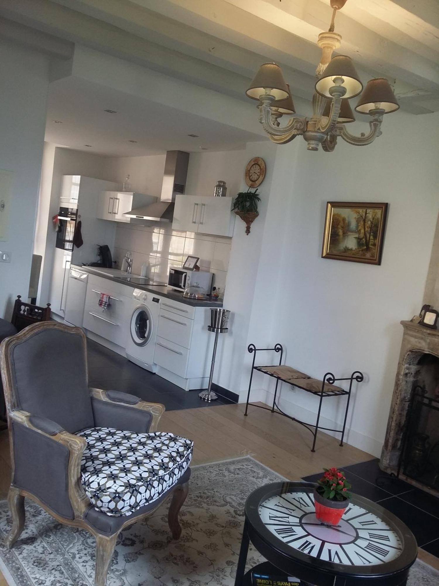 Apartment Petite Maison Romantique Au Calme, Coeur Historique Plantagenet, Vue