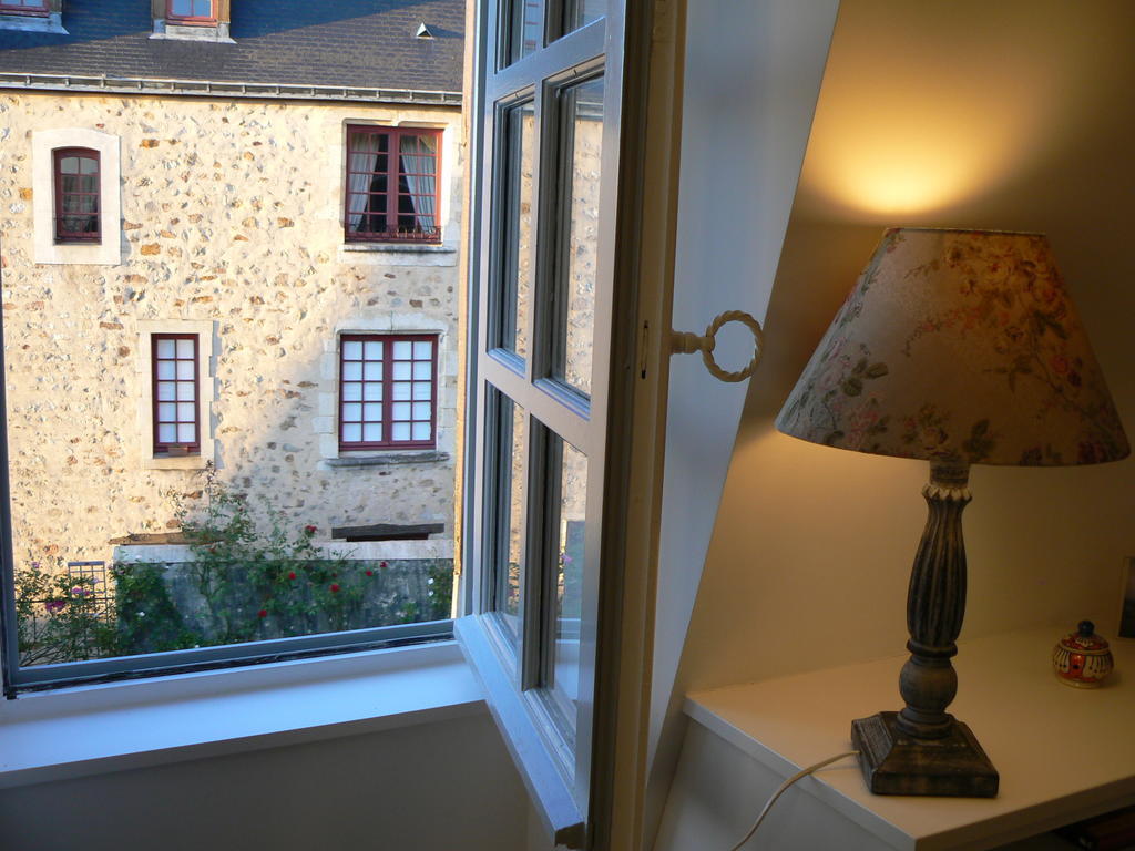 Petite Maison Romantique Au Calme, Coeur Historique Plantagenet, Vue