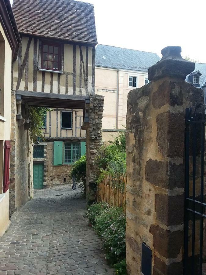 Petite Maison Romantique Au Calme, Coeur Historique Plantagenet, Vue Apartment
