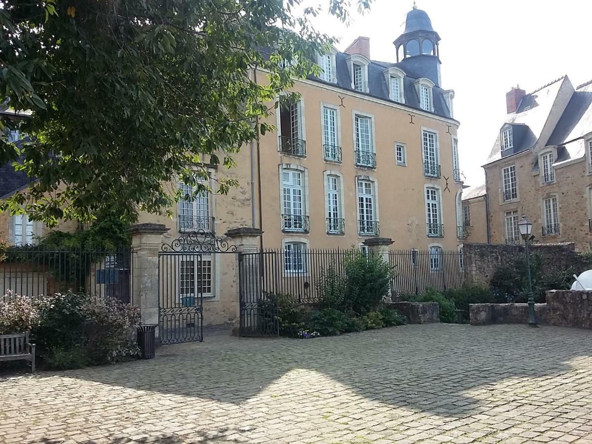 Petite Maison Romantique Au Calme, Coeur Historique Plantagenet, Vue Apartment