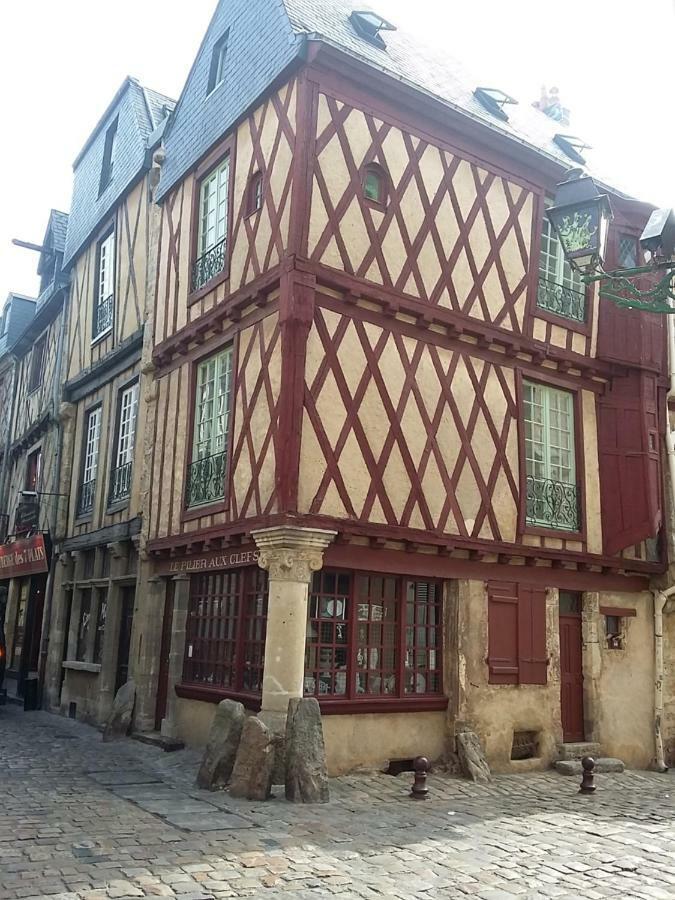 Petite Maison Romantique Au Calme, Coeur Historique Plantagenet, Vue